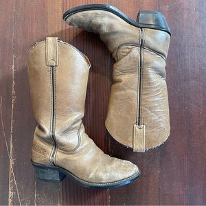 Vintage leather boots 🌼